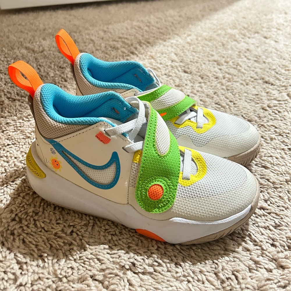 Nike Team Hustle D 11 size 12c Kids' Multicolor Sneakers
